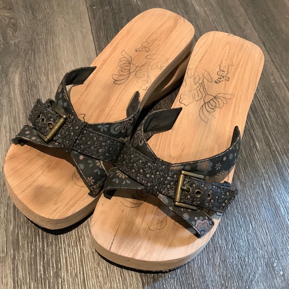 Sketchers sandals size 7/7.5 - Picture 1 of 4